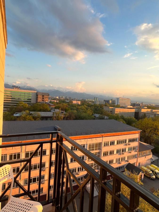 Студия В Центре Города, В «Золотом Квадрате» Almatî Exterior foto