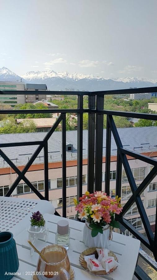 Студия В Центре Города, В «Золотом Квадрате» Almatî Exterior foto